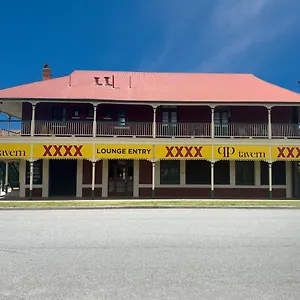 Motel Queensport Tavern And Motel
